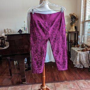 Fabletics Capri Leggings  Sz M